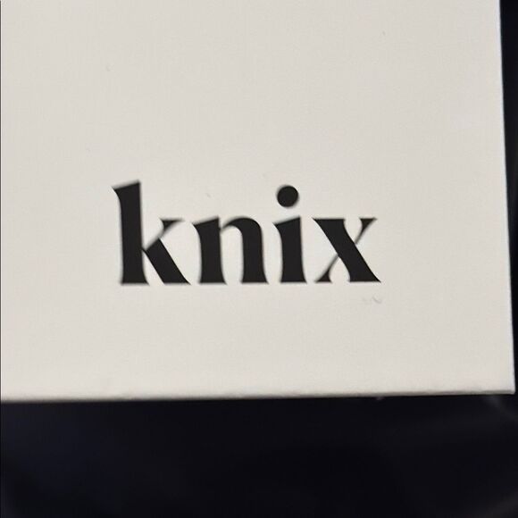 Knix Women's Black Padded V-Neck Evolution Bra - Sizes: 7-NWT - Picture 6 of 8